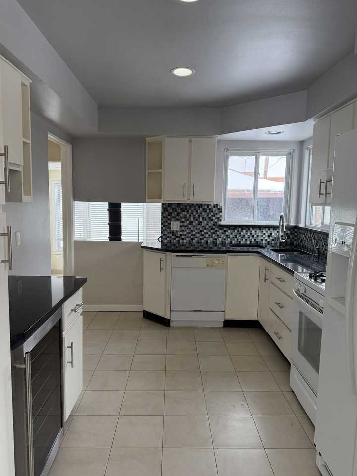 33042 Slocum Dr - Photo 5 of 8