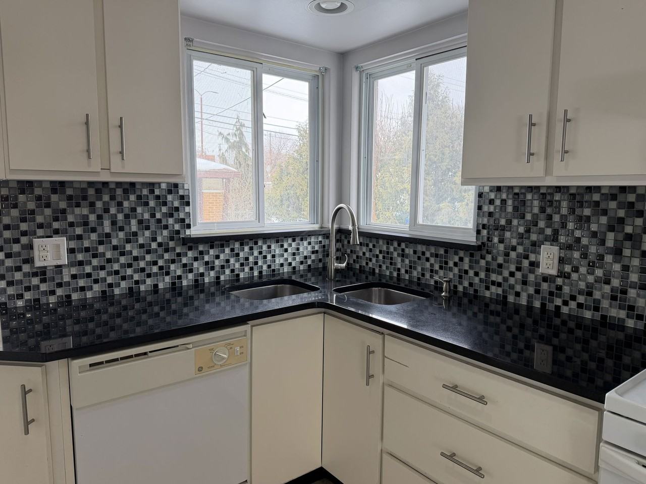 33042 Slocum Dr - Photo 7 of 8