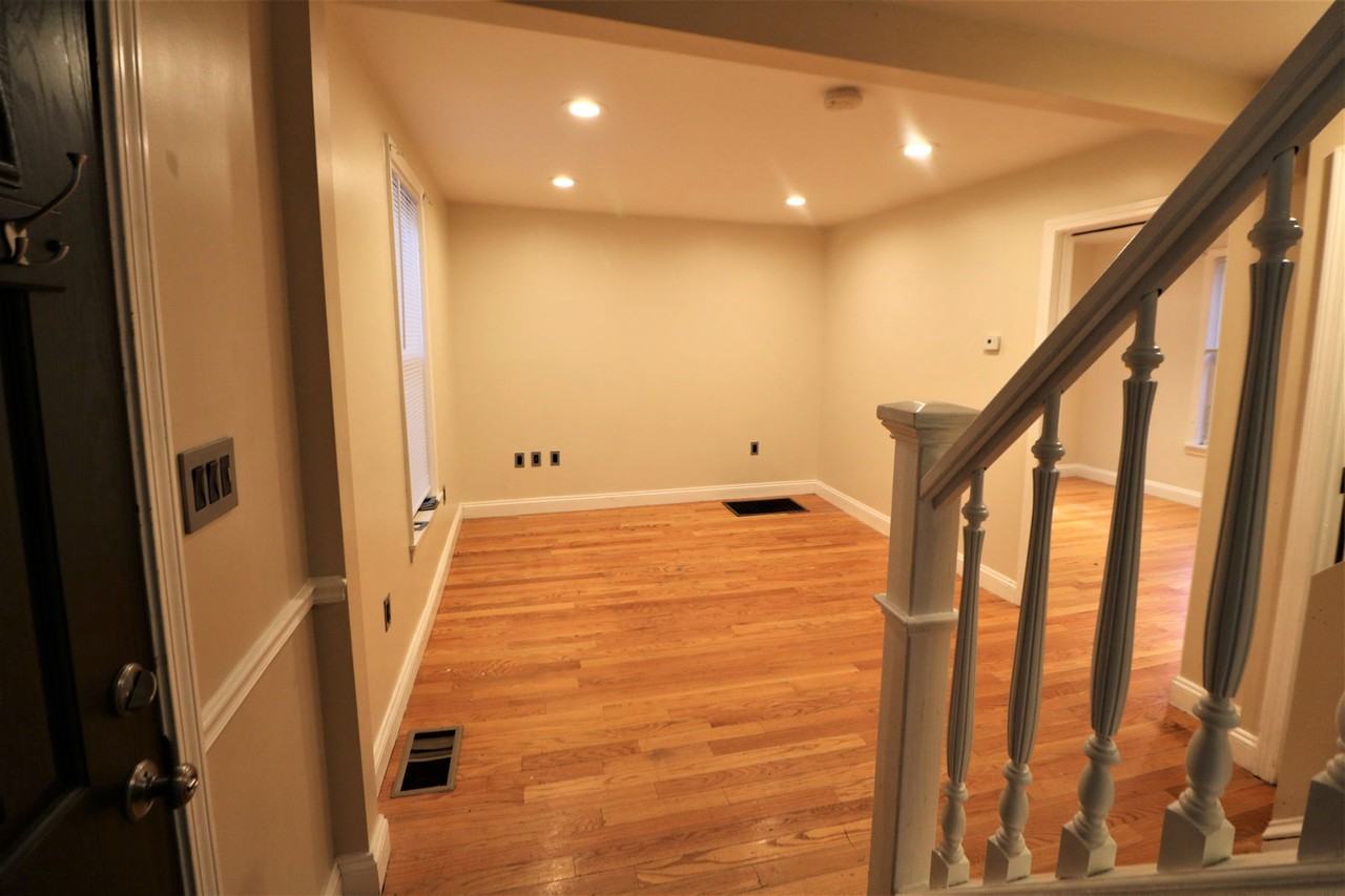 254 Broadway - Photo 4 of 8