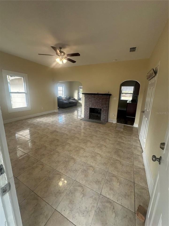 738 N Dean Rd - Photo 3 of 11