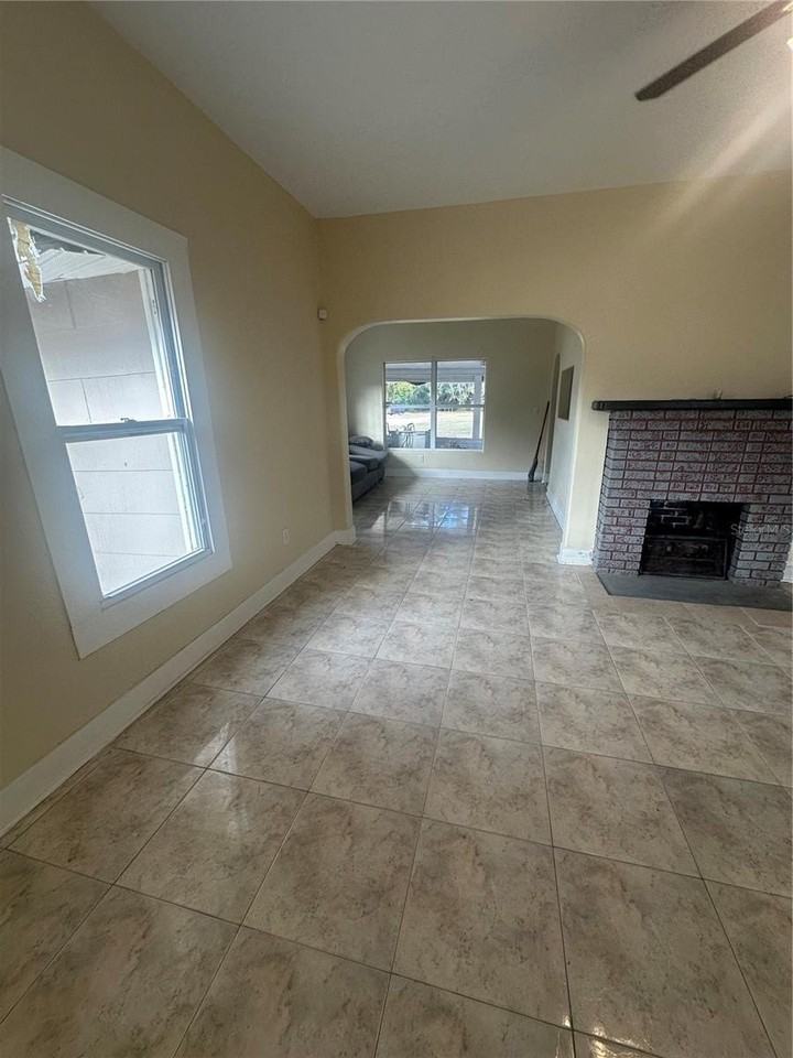 738 N Dean Rd - Photo 4 of 11