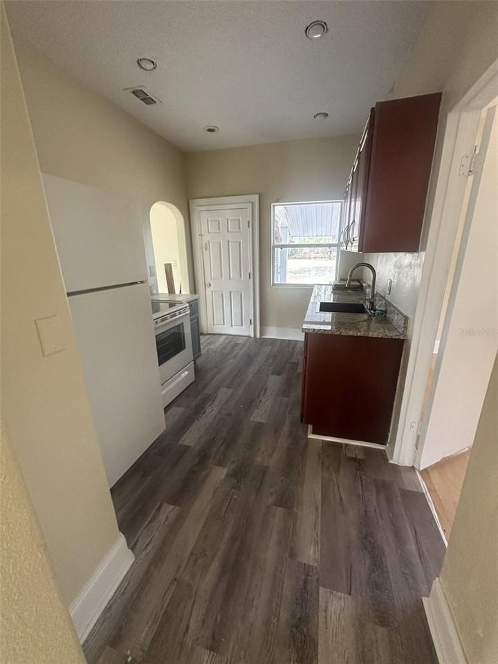 738 N Dean Rd - Photo 6 of 11