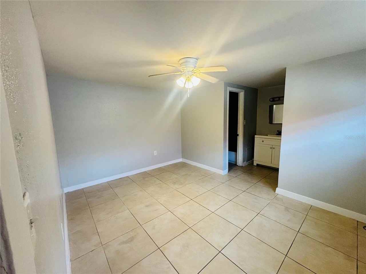 1310I Lexington Ct - Photo 4 of 6