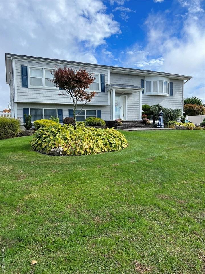 65 Gateway Dr - Photo 2 of 22