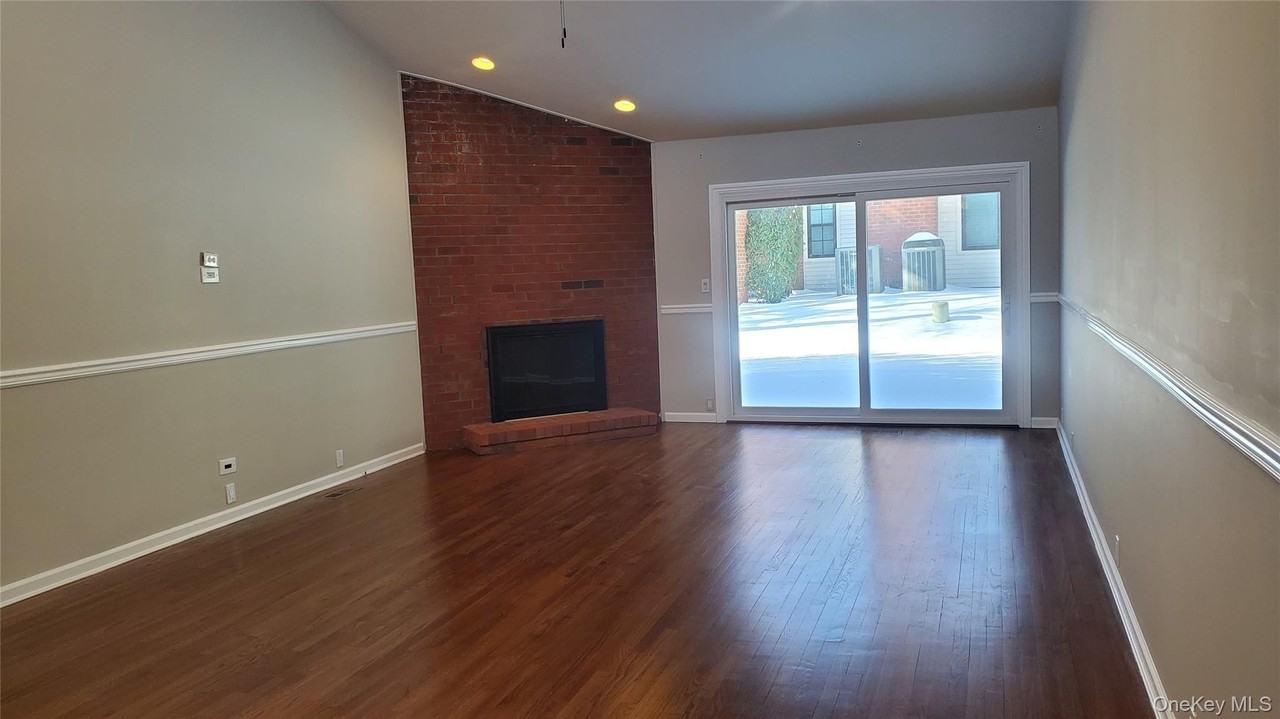 91 Duckpond Dr - Photo 6 of 12