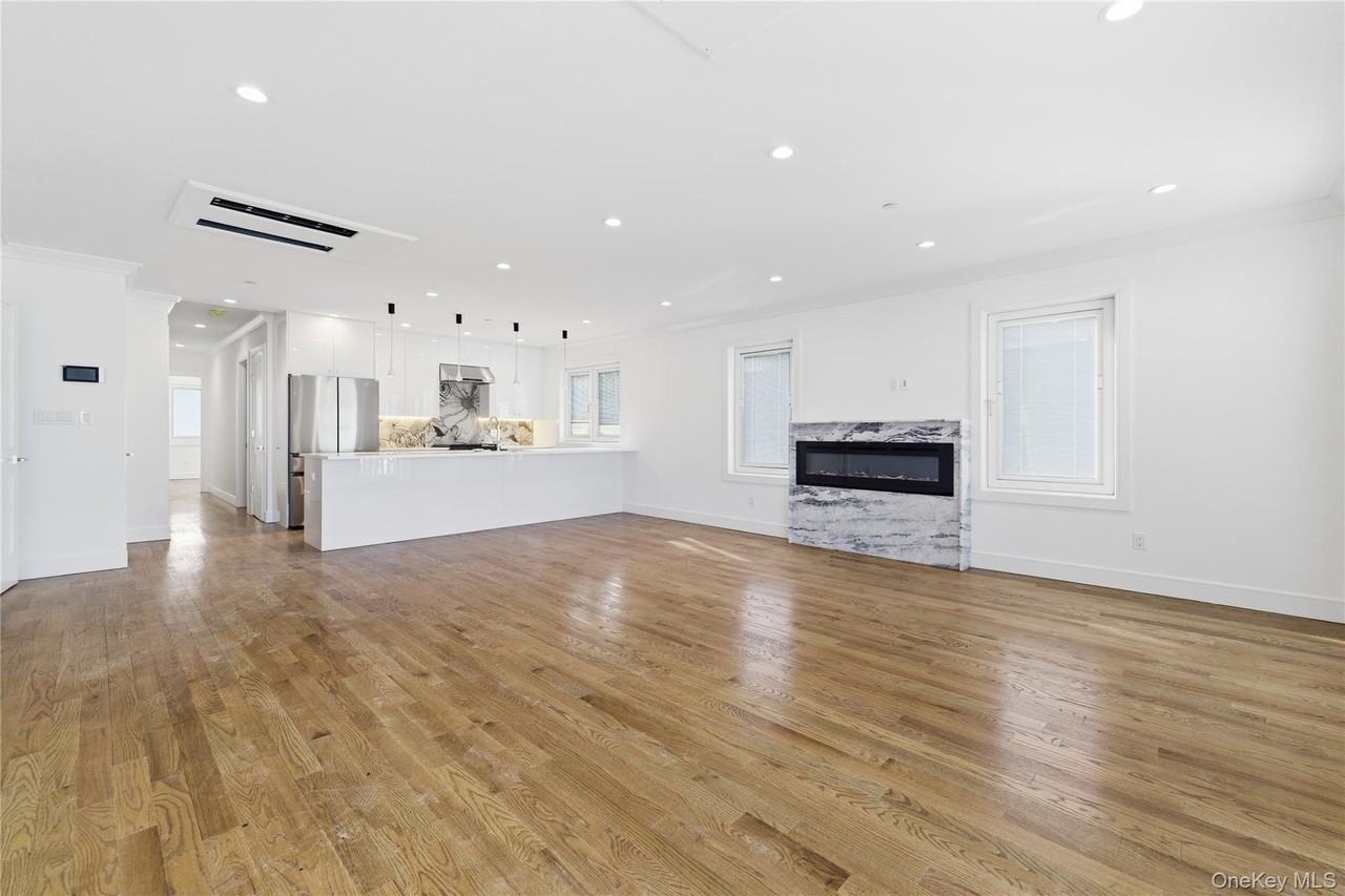 550 E Harrison St - Photo 3 of 23