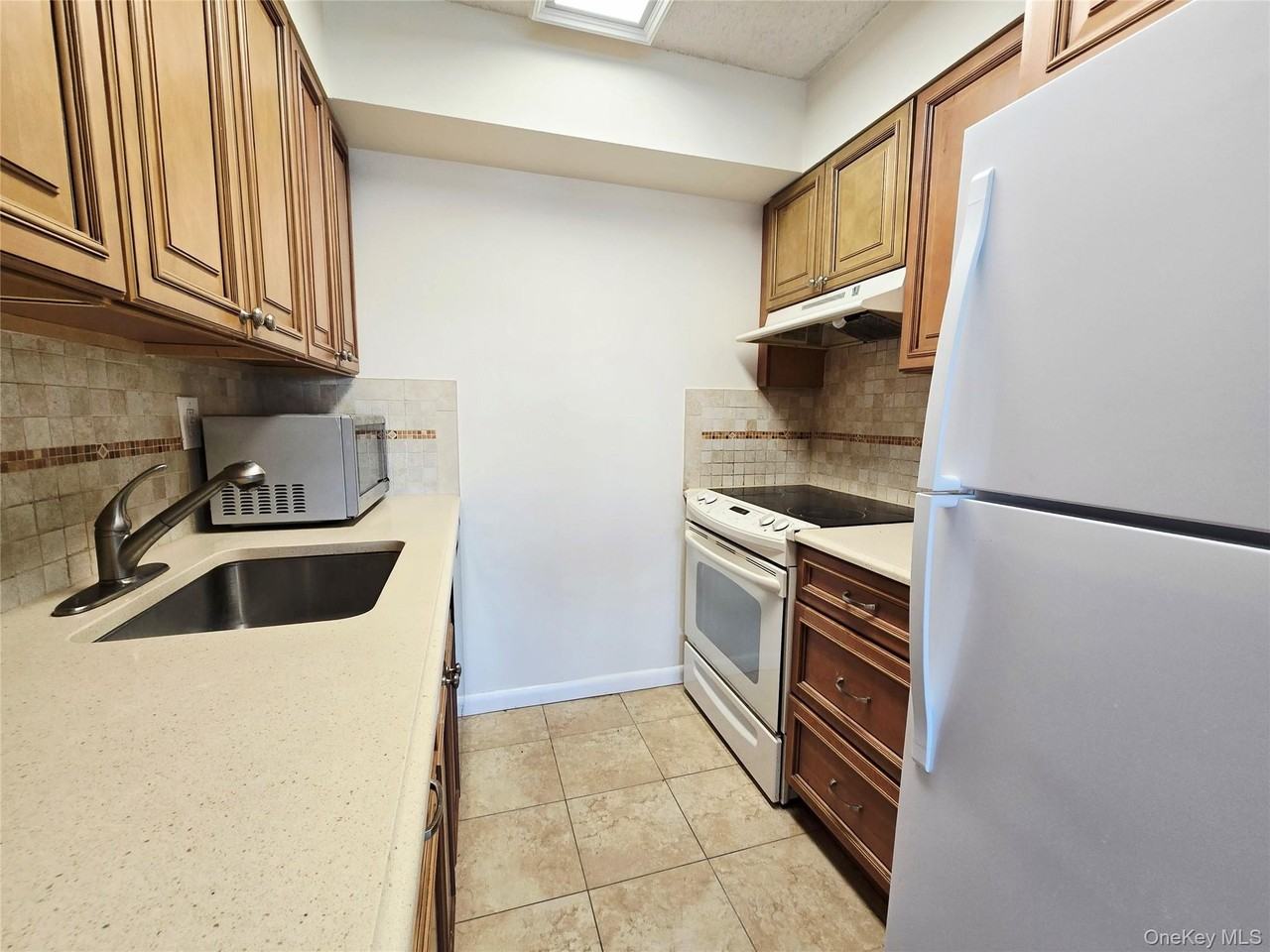 142 Main St Apt 3d #3D - Photo 3 of 10