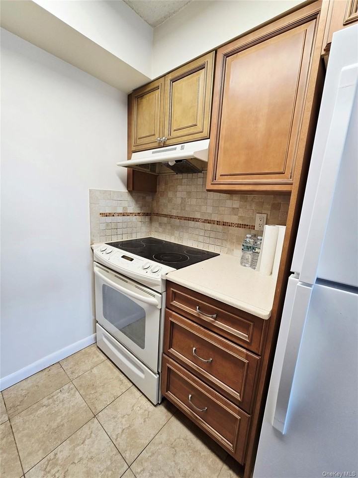 142 Main St Apt 3d #3D - Photo 5 of 10