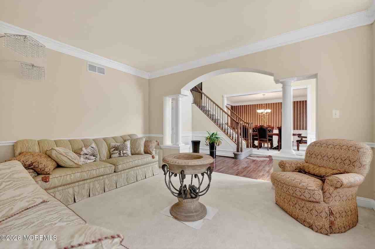 153 Sandra Way - Photo 3 of 29