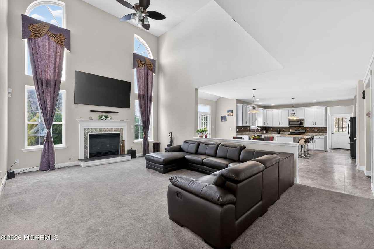 153 Sandra Way - Photo 5 of 29