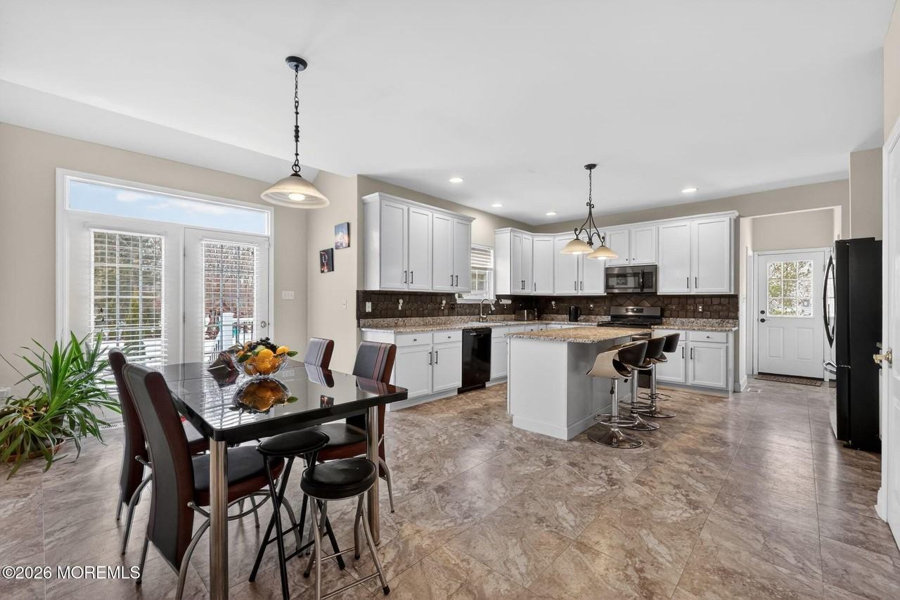 153 Sandra Way - Photo 7 of 29