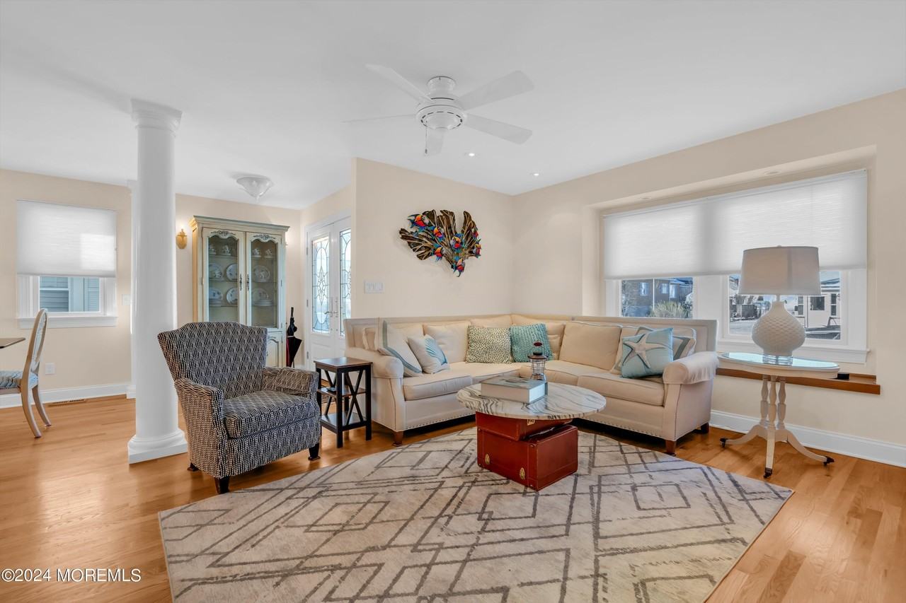 18 Meadow Ave - Photo 2 of 50