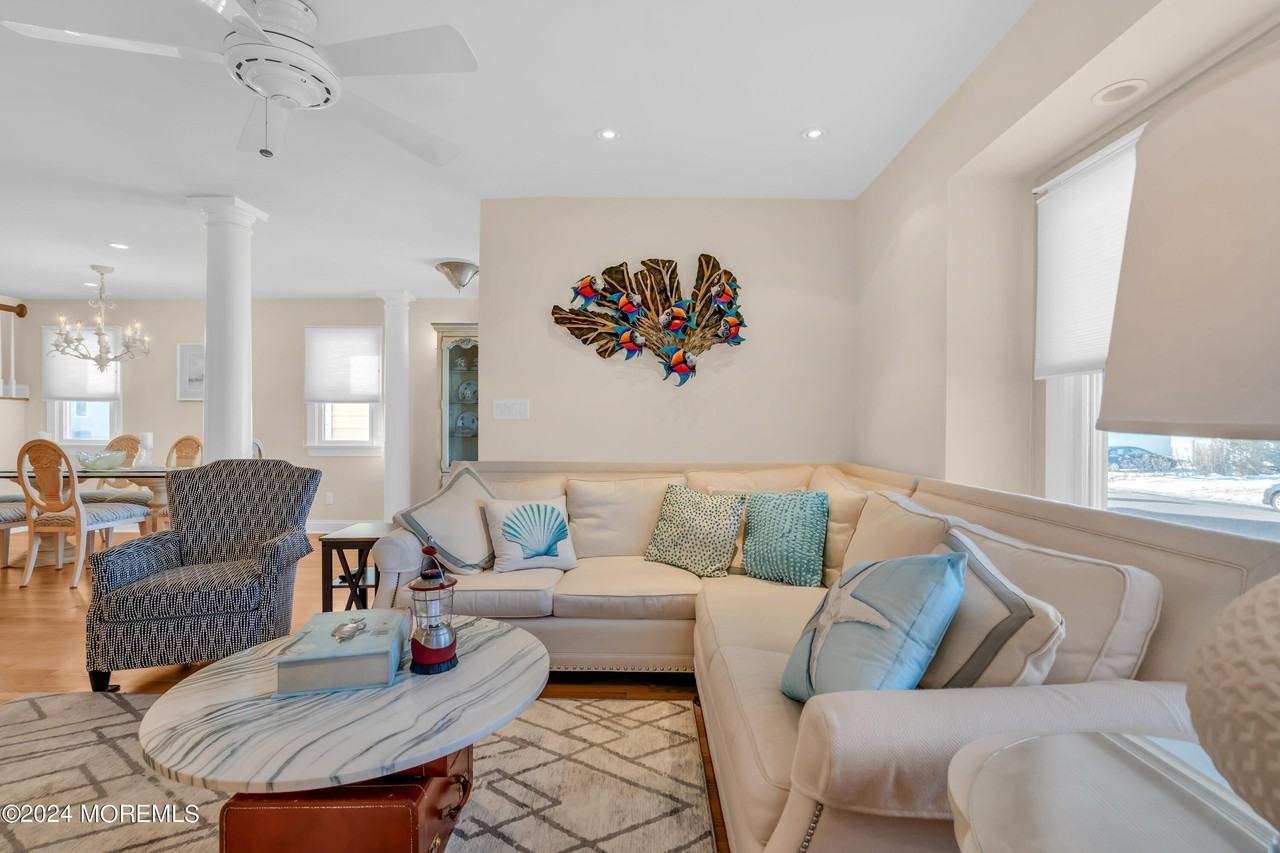 18 Meadow Ave - Photo 4 of 50