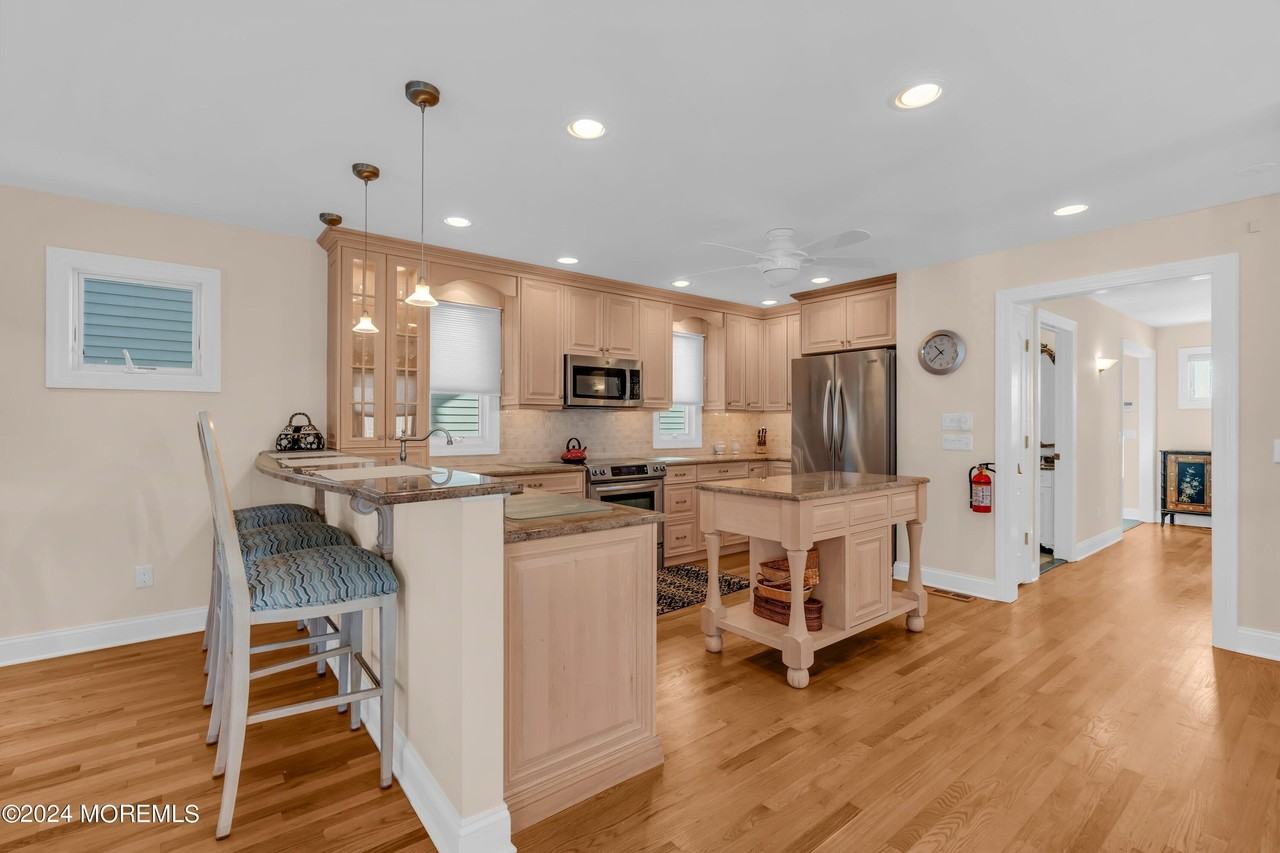 18 Meadow Ave - Photo 5 of 50