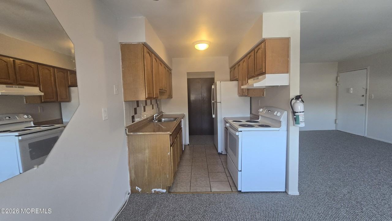 39 Manchester Ct Apt G #G - Photo 6 of 14