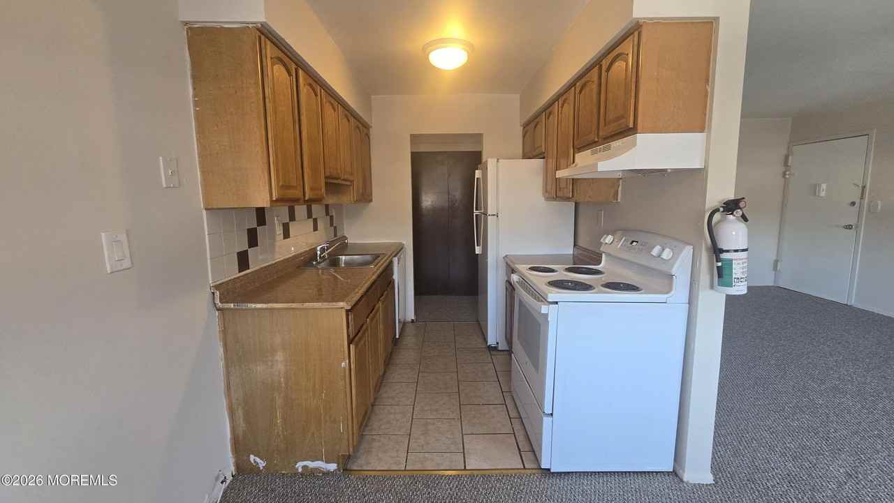 39 Manchester Ct Apt G #G - Photo 7 of 14