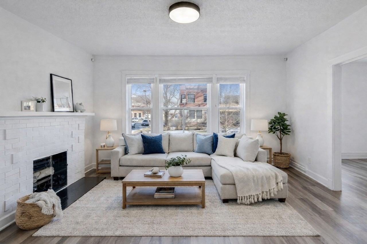 3047 W Berteau Ave Apt 1 #1 - Photo 3 of 11