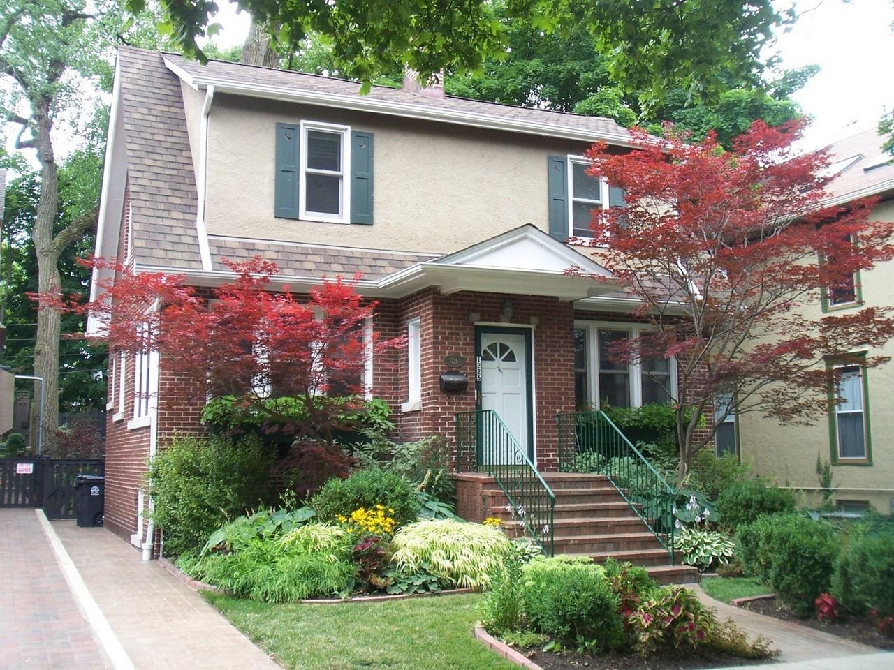 1226 Simpson St - Photo 2 of 9