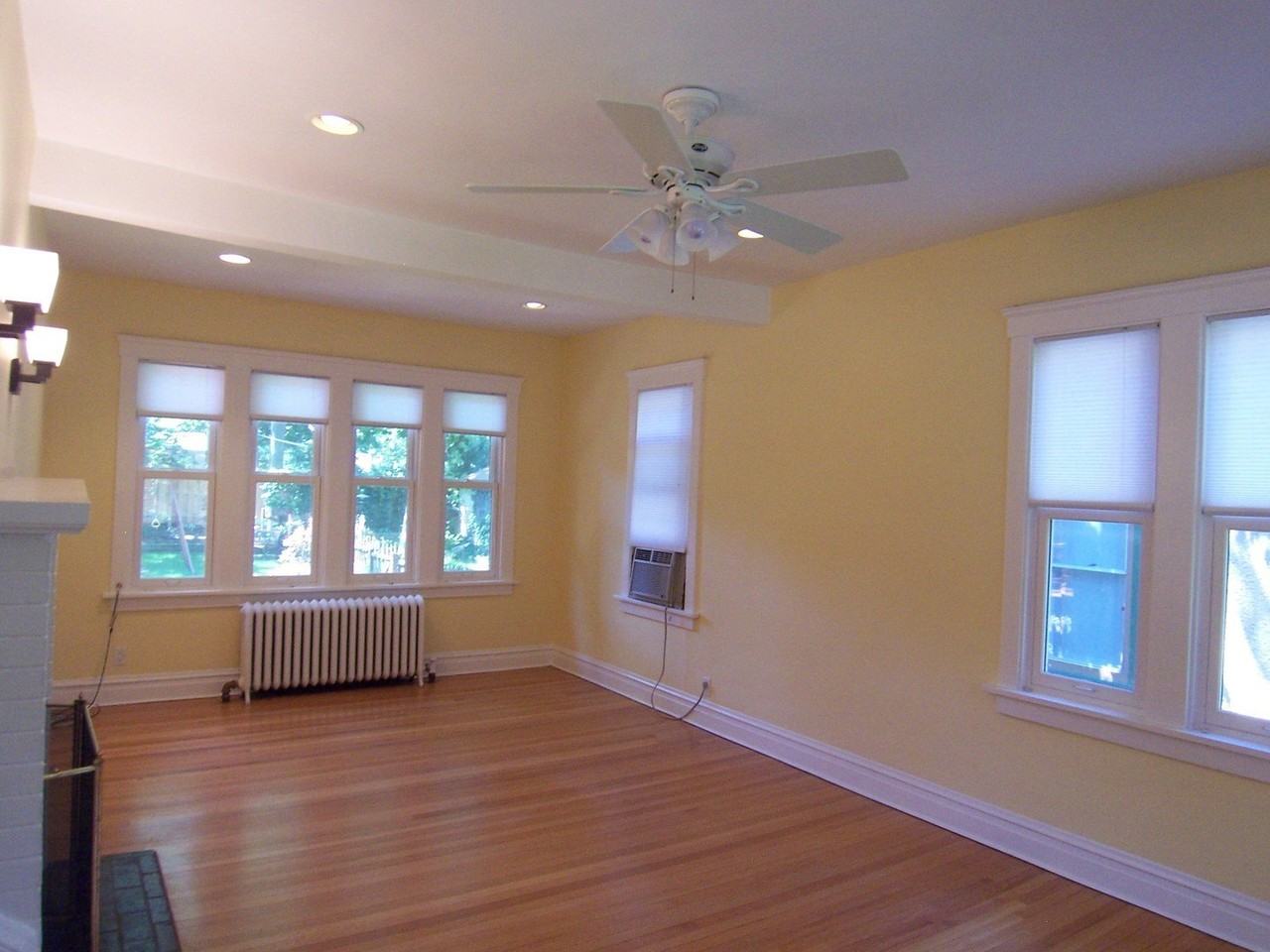 1226 Simpson St - Photo 7 of 9