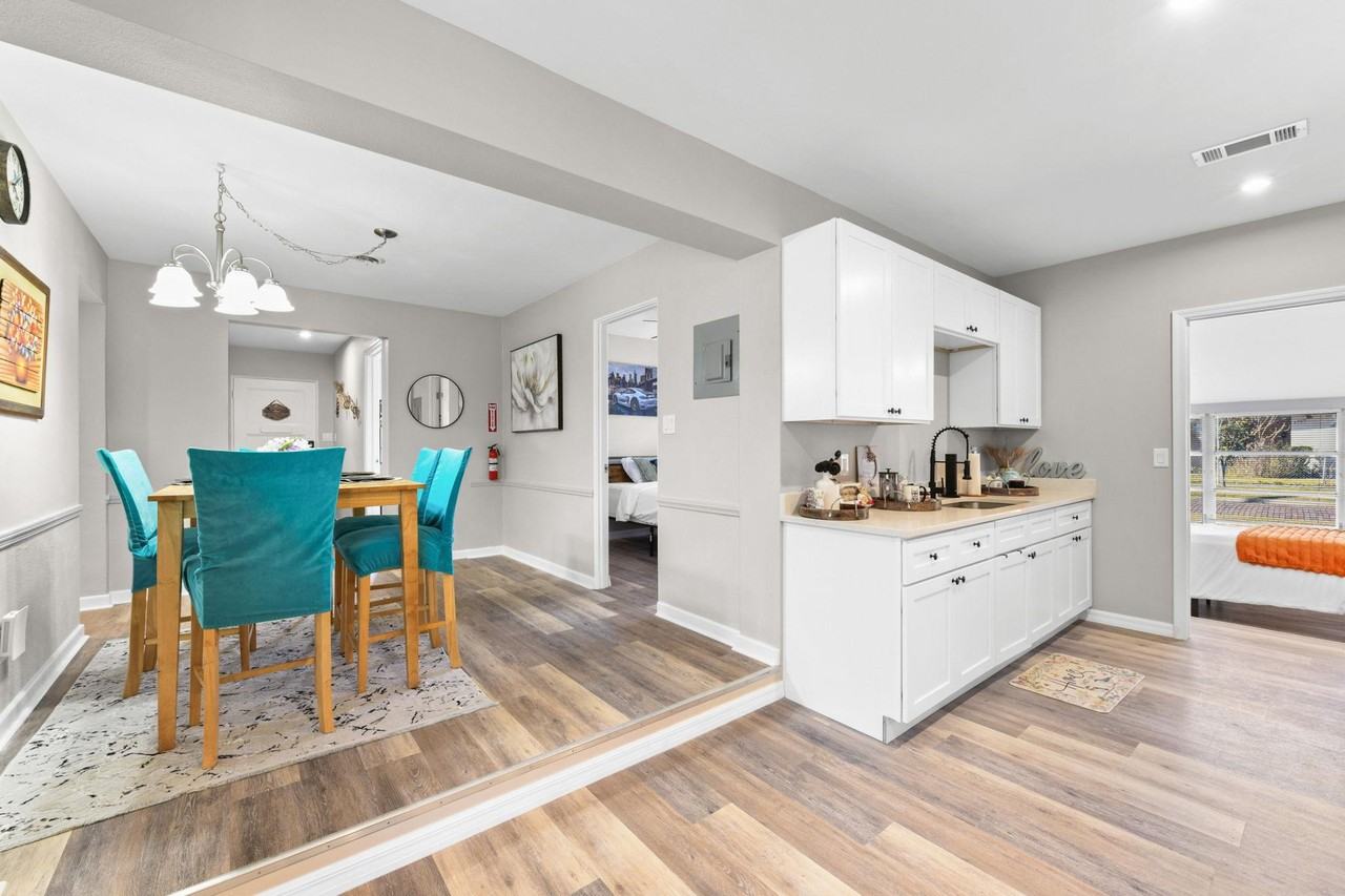 N Dollins Ave - Photo 4 of 19