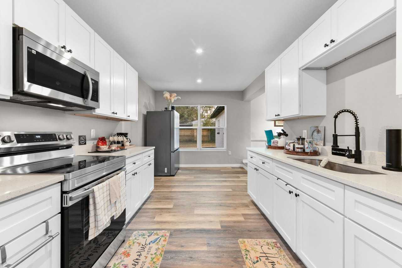 N Dollins Ave - Photo 6 of 19