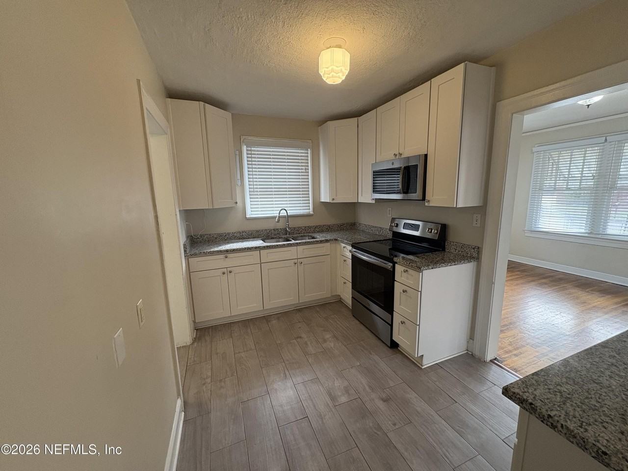 859 Saint Clair St - Photo 3 of 9