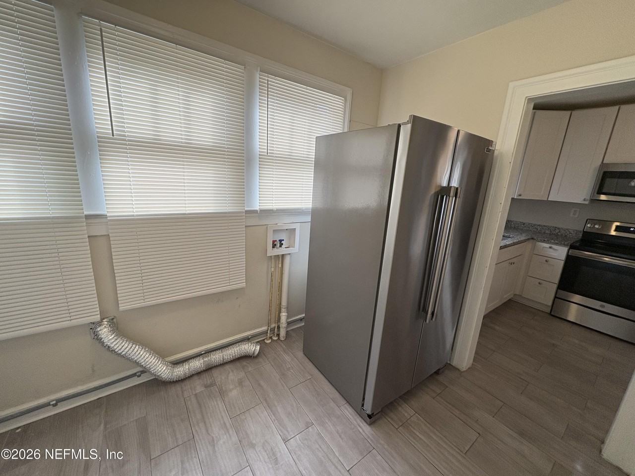 859 Saint Clair St - Photo 4 of 9