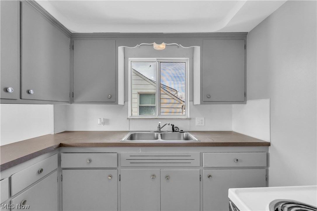 10725 Vernon Ave #2UP - Photo 7 of 22
