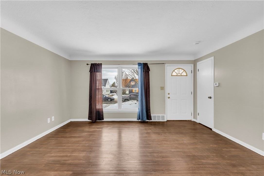 12918 Eastwood Blvd - Photo 3 of 26