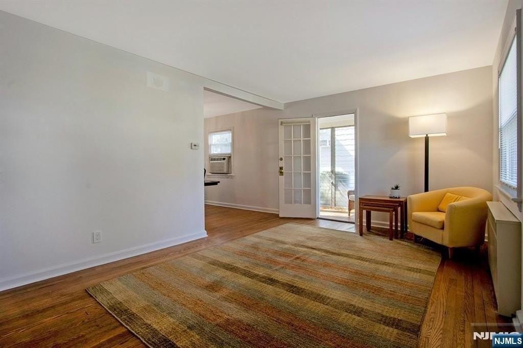 120 Van Buren Ave - Photo 3 of 15