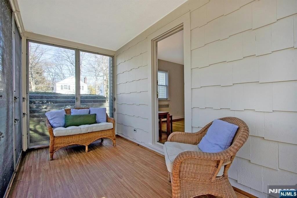 120 Van Buren Ave - Photo 6 of 15