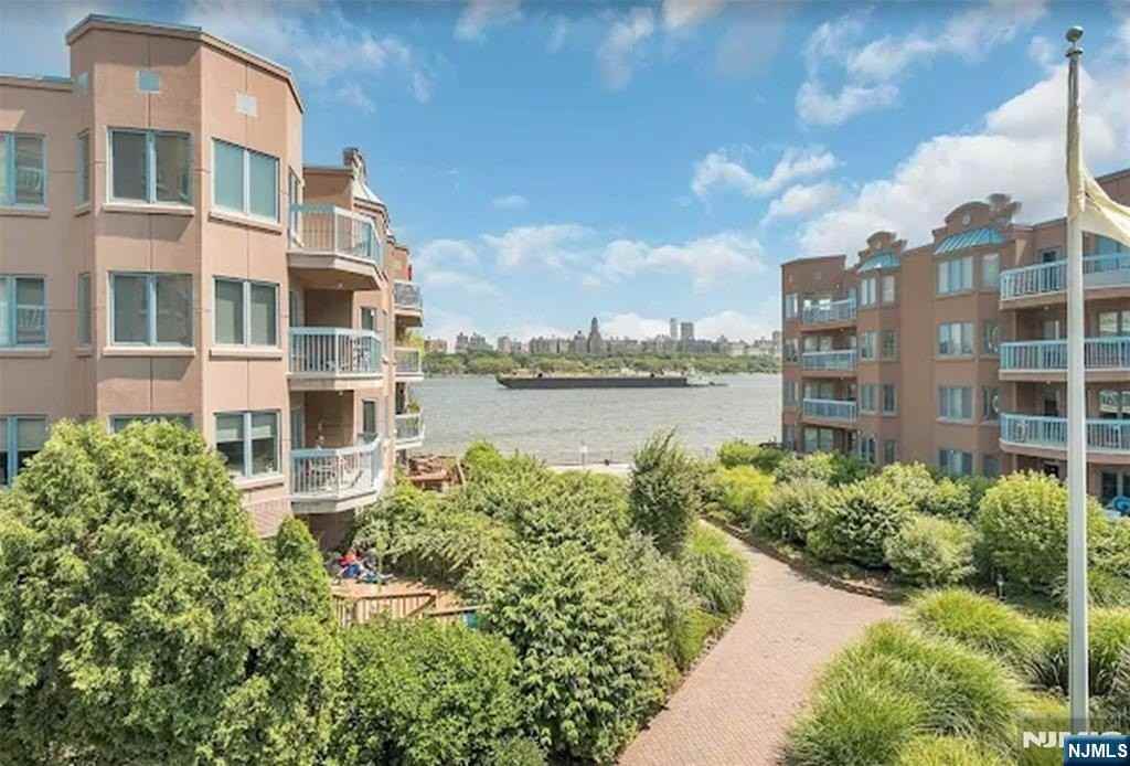 602 Rutledge Ct - Photo 2 of 27