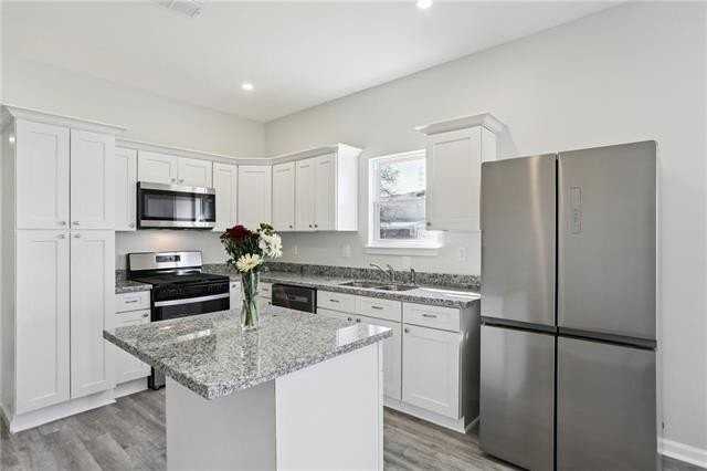 271 Brooklyn Ave - Photo 5 of 13