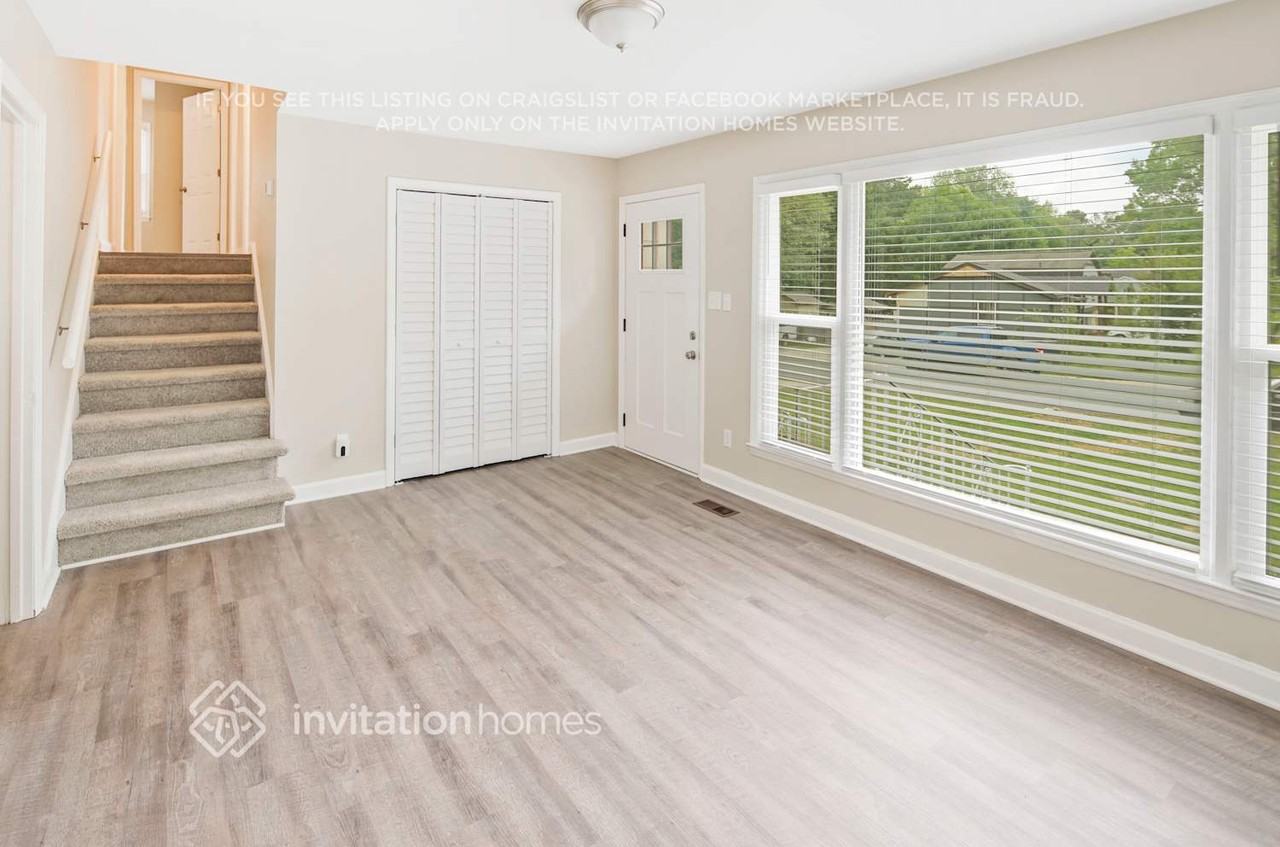 6301 Old Coach Rd - Photo 4 of 29