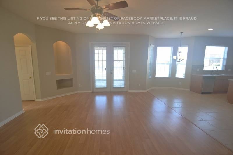 3947 Stornoway Dr - Photo 3 of 15