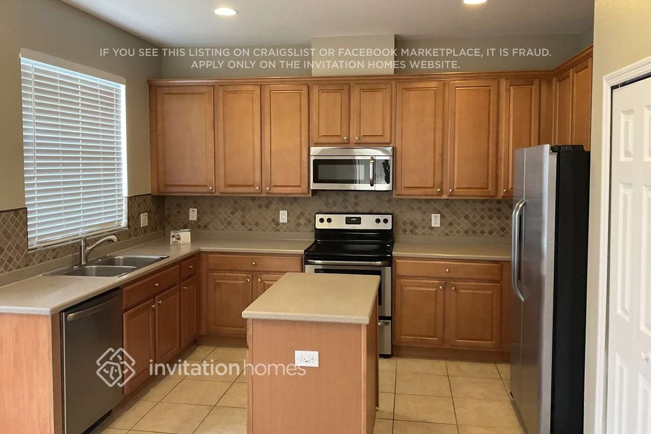 3947 Stornoway Dr - Photo 4 of 15