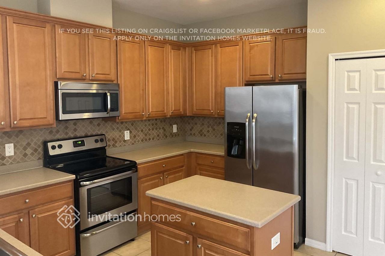 3947 Stornoway Dr - Photo 5 of 15