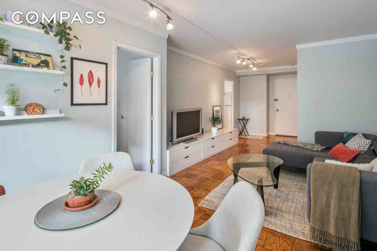 220 E 57th St #16B - Photo 2 of 7