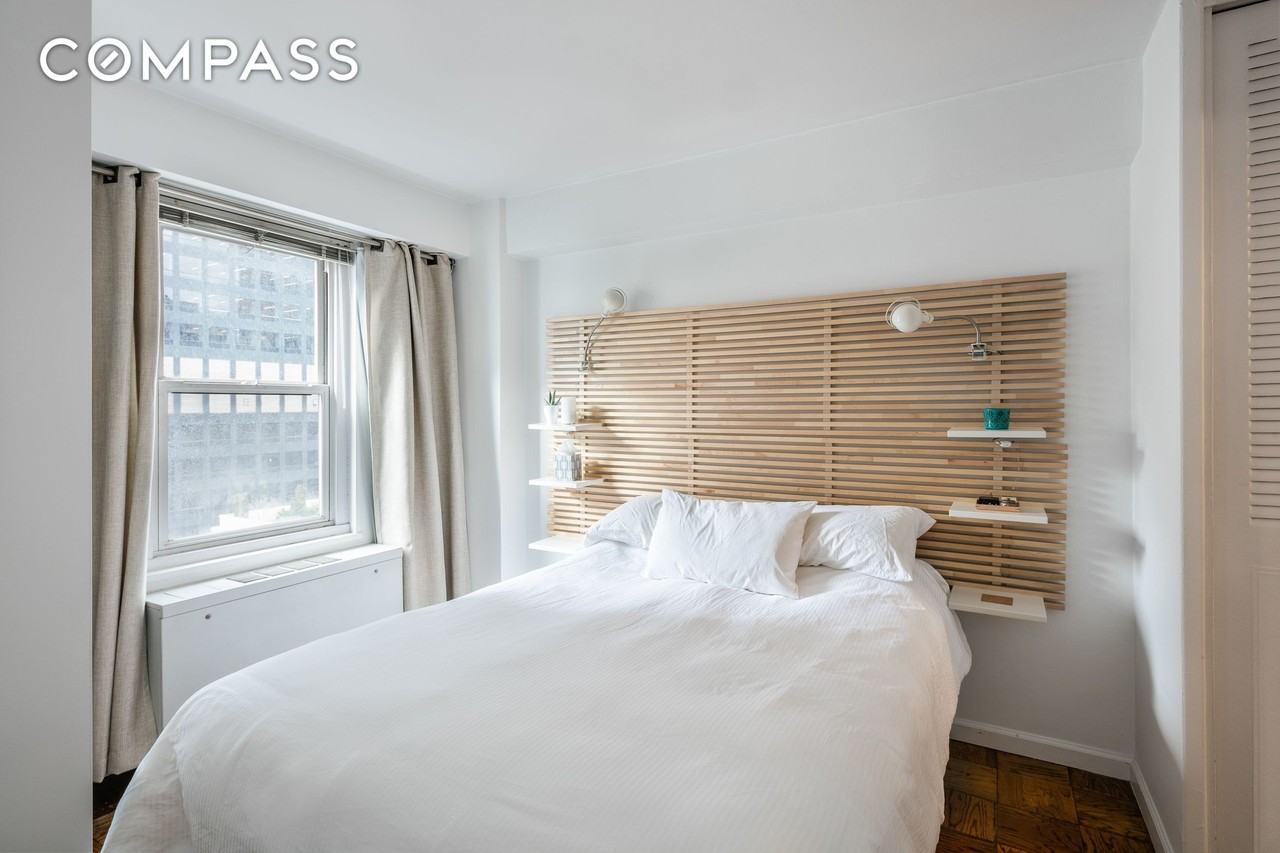 220 E 57th St #16B - Photo 4 of 7