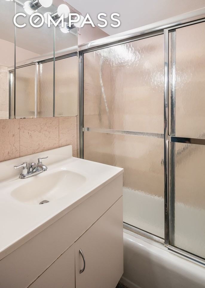 220 E 57th St #16B - Photo 5 of 7