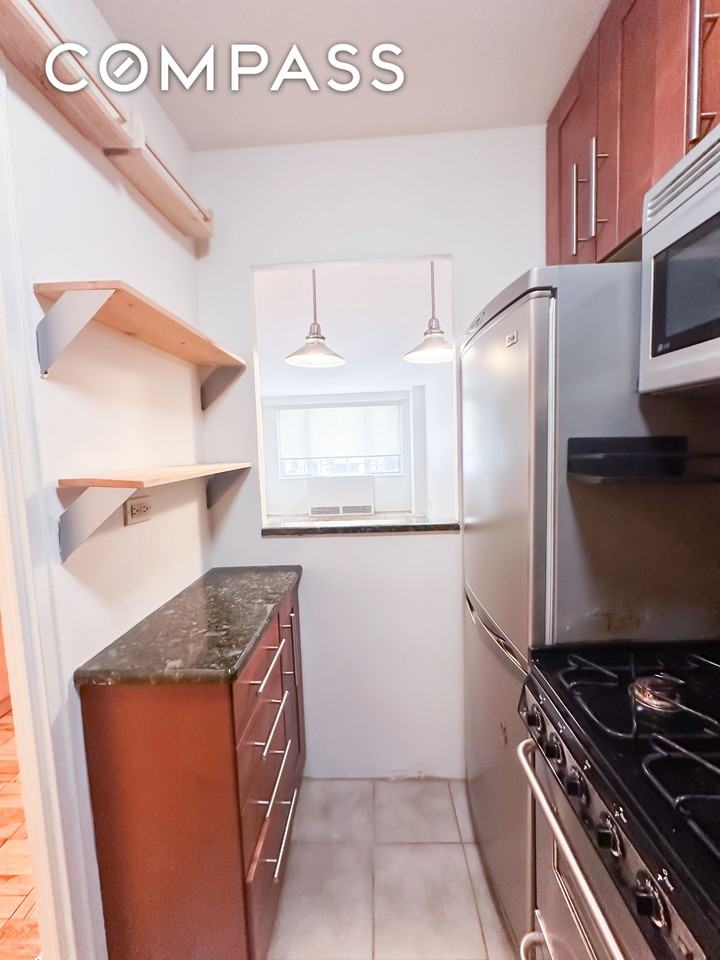 301 E 22nd St #2H - Photo 2 of 16