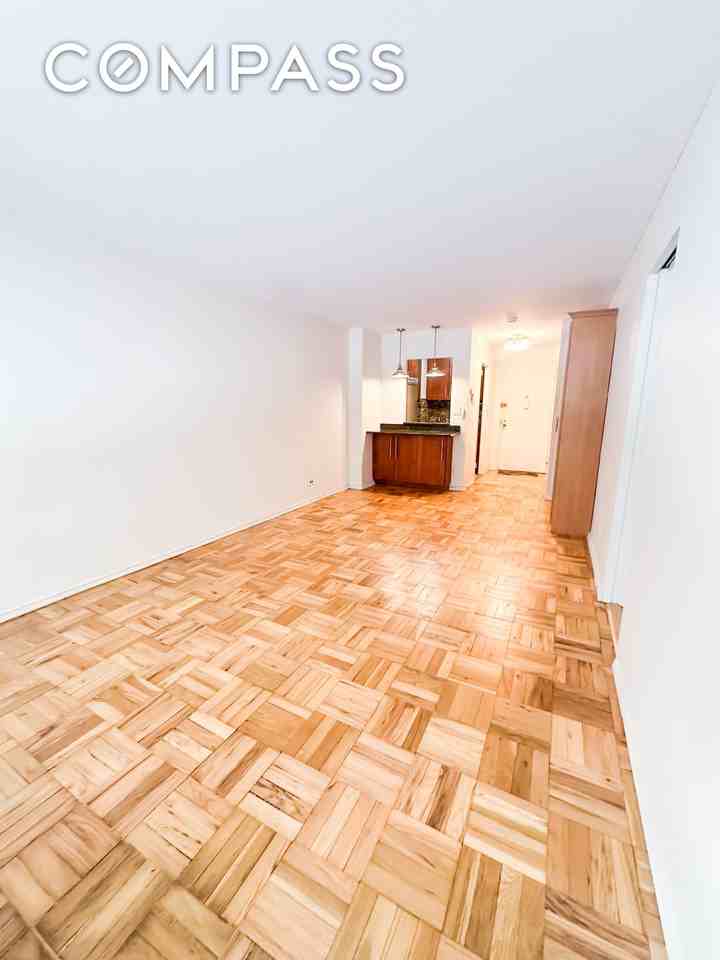 301 E 22nd St #2H - Photo 5 of 16