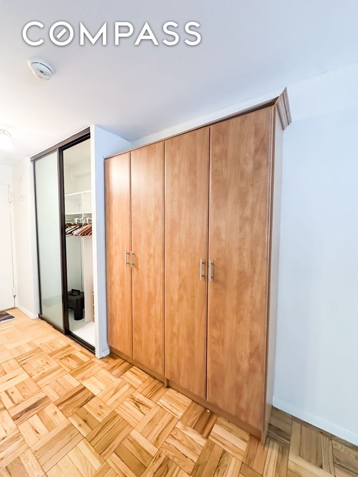 301 E 22nd St #2H - Photo 6 of 16