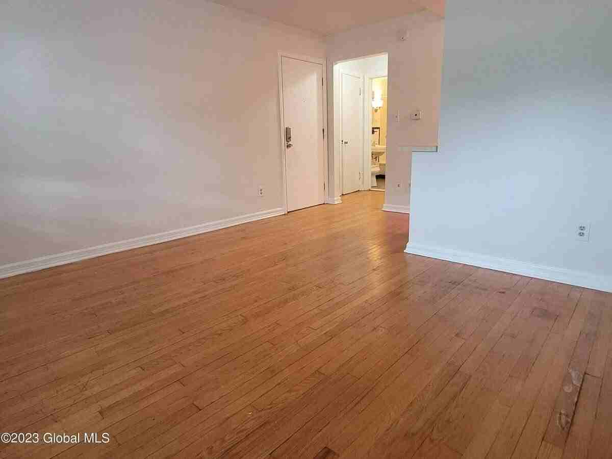 147 Eagle St #3 - Photo 3 of 12