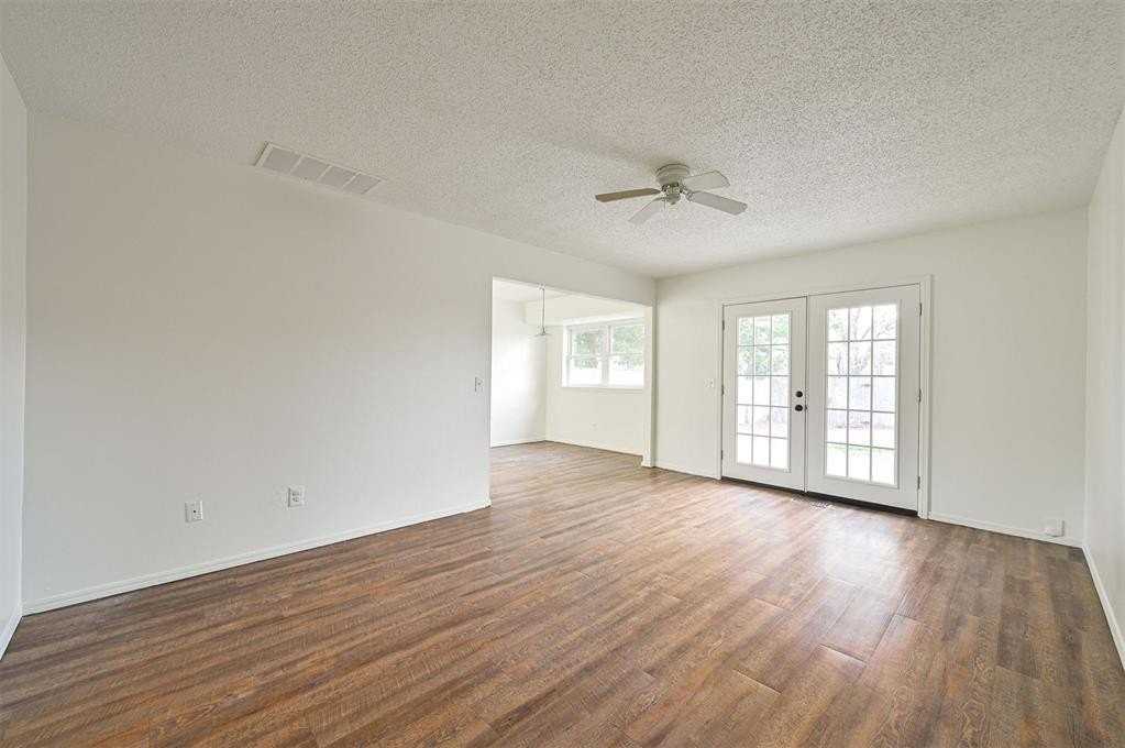 421 Meadow Lake Dr - Photo 3 of 38