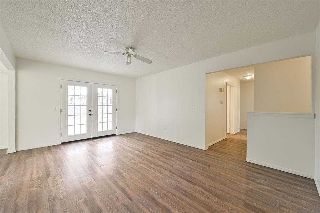 421 Meadow Lake Dr - Photo 4 of 38