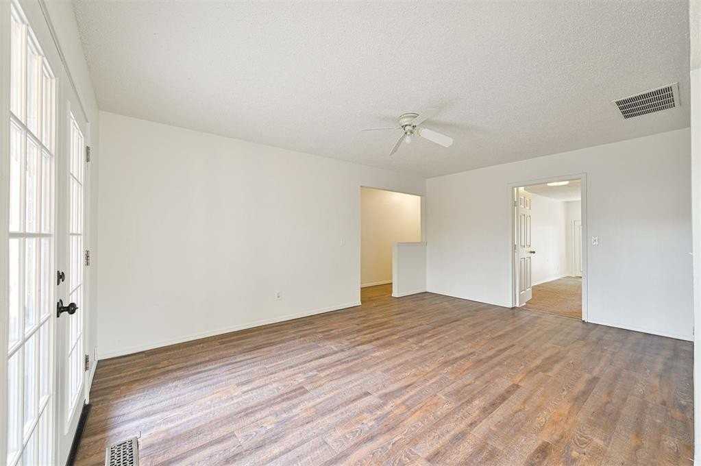 421 Meadow Lake Dr - Photo 5 of 38