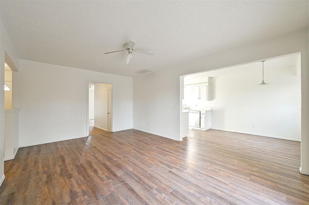 421 Meadow Lake Dr - Photo 6 of 38