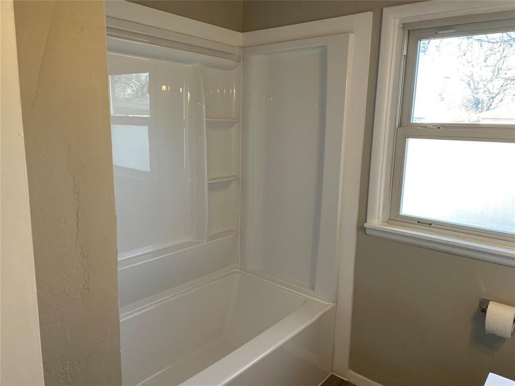 228 W 9th St - Photo 2 of 24