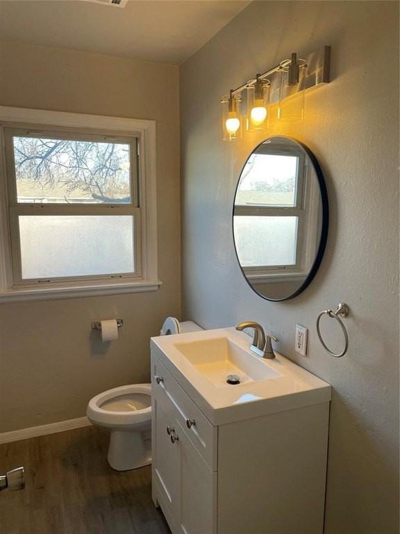 228 W 9th St - Photo 4 of 24